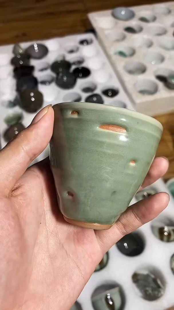 【山隐青瓷】龙窑柴烧杯子　梅子青窑变　　微瑕　　60CC