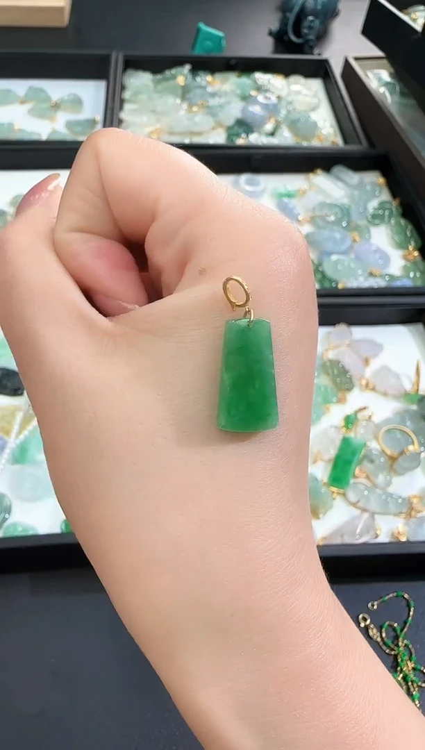 【闪购商品】翡翠颈饰18K金镶嵌250211137