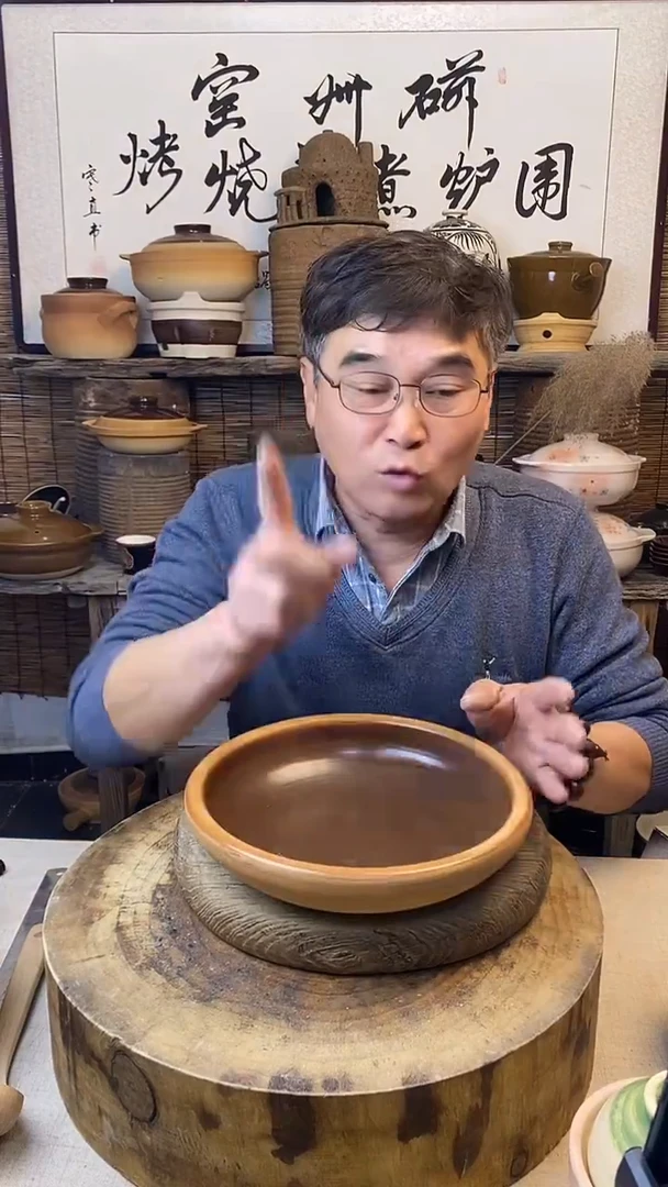 陶土口径26cm复古土菜钵（无盖）