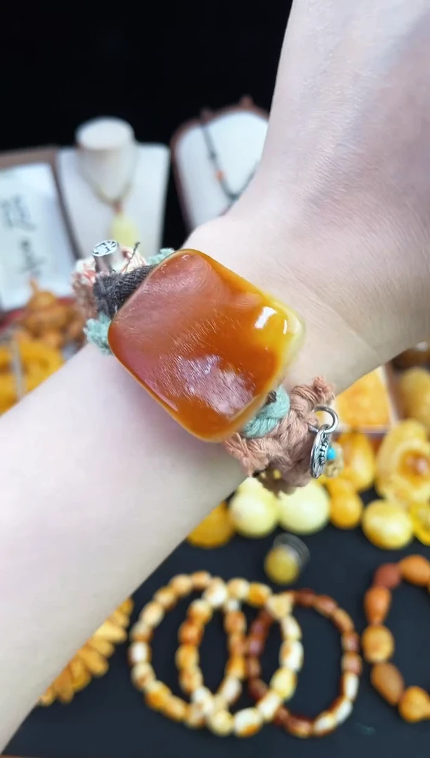 未镶嵌琥珀珠宝奇石柒月