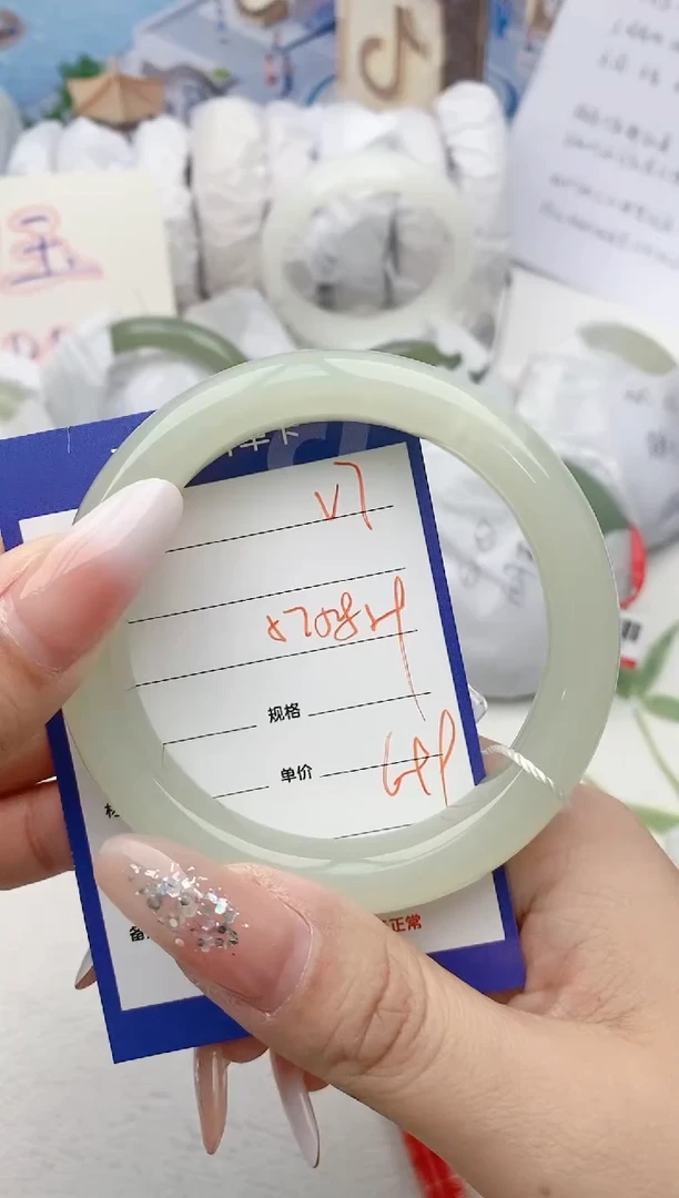 【闪购商品】和田玉手镯未镶嵌V7微色差