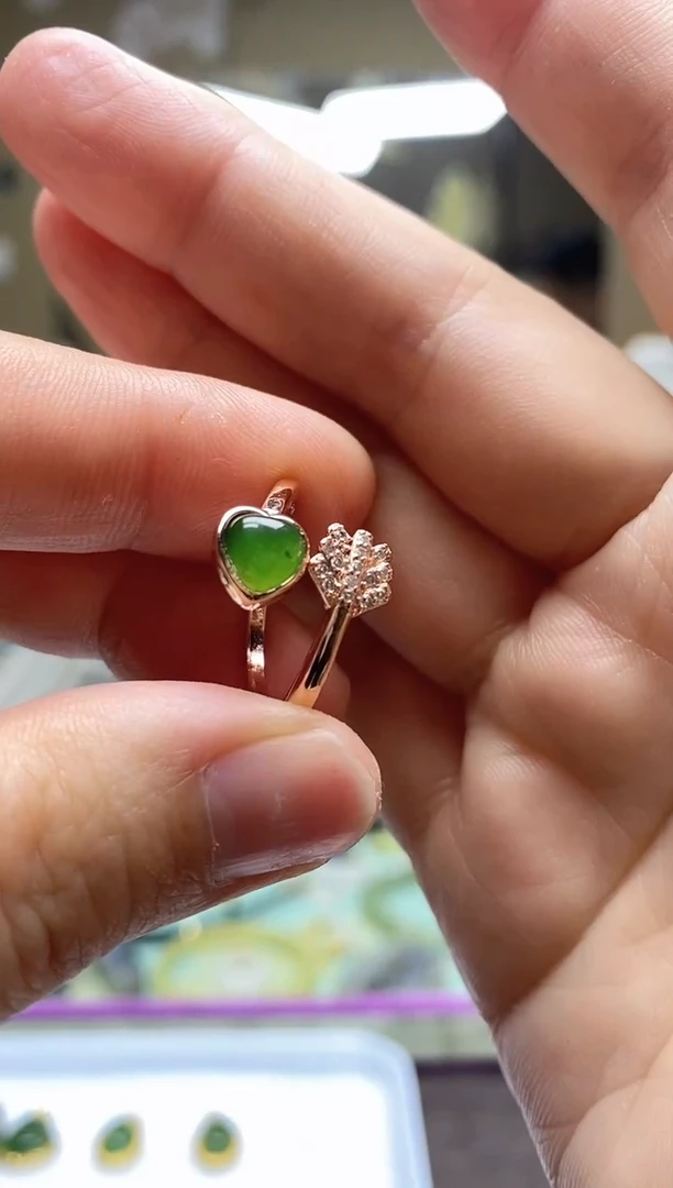 【闪购商品】和田玉（碧玉）戒指合金拍一发一