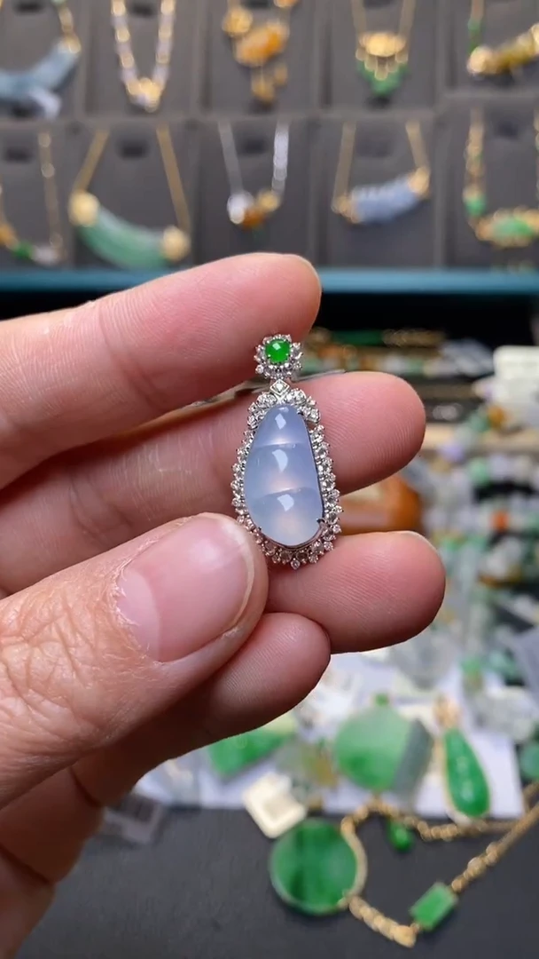 颈饰18K金镶嵌翡翠34513