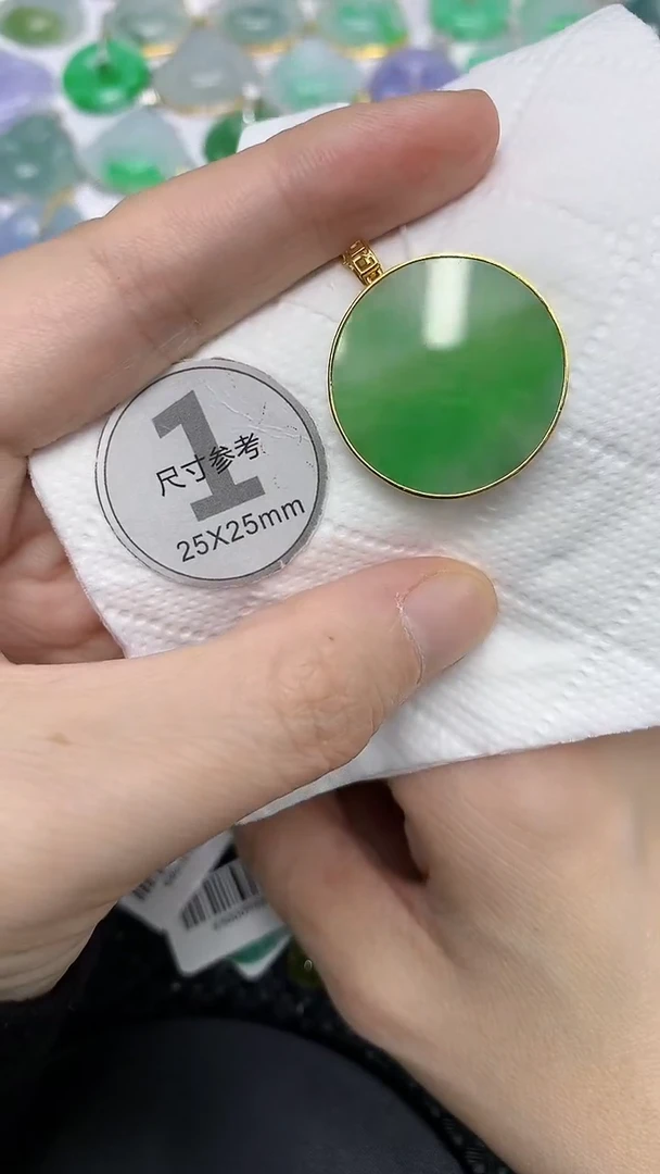 颈饰18K金镶嵌翡翠111111111