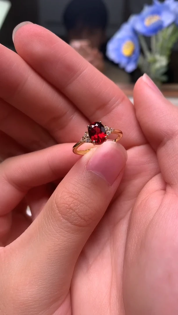 银S925镶嵌戒指石榴石....