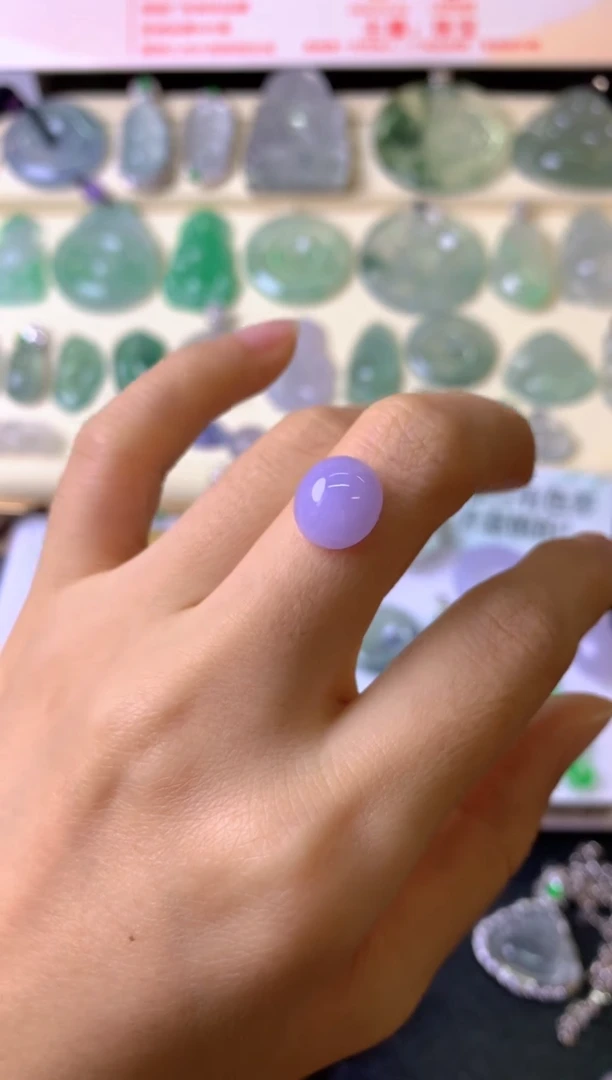 未镶嵌定制翡翠布**姐裸玉（客户意向镶嵌）