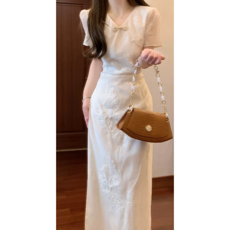 新中式国风清冷感刺绣V领珍珠扣改良旗袍连衣裙少女日常可穿9441