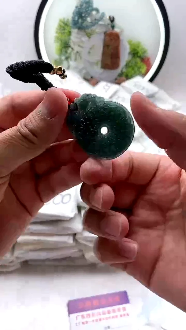 翡翠未镶嵌颈饰扣子1