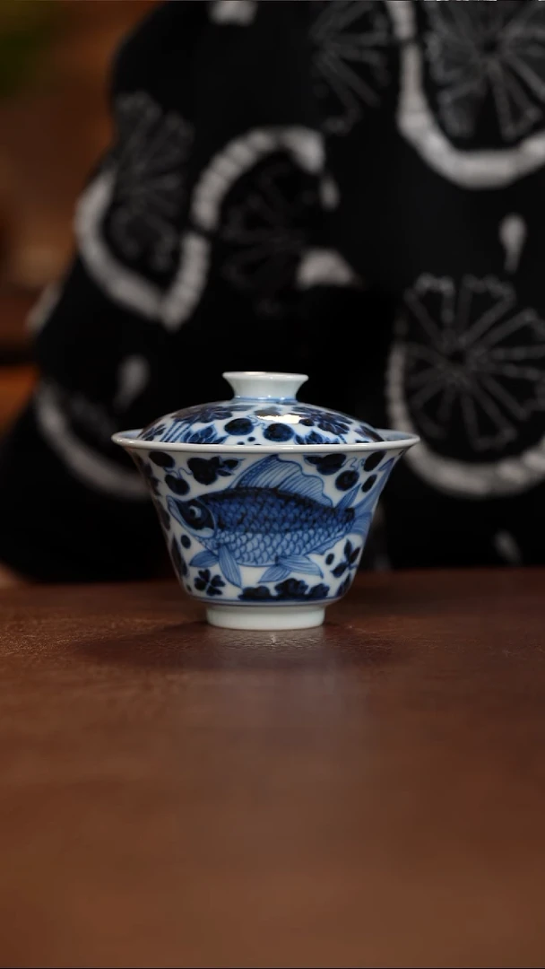 元青花鱼藻纹马蹄杯
