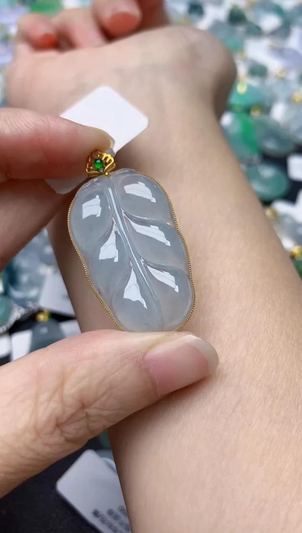 颈饰18K金镶嵌翡翠天然缅甸A货翡翠