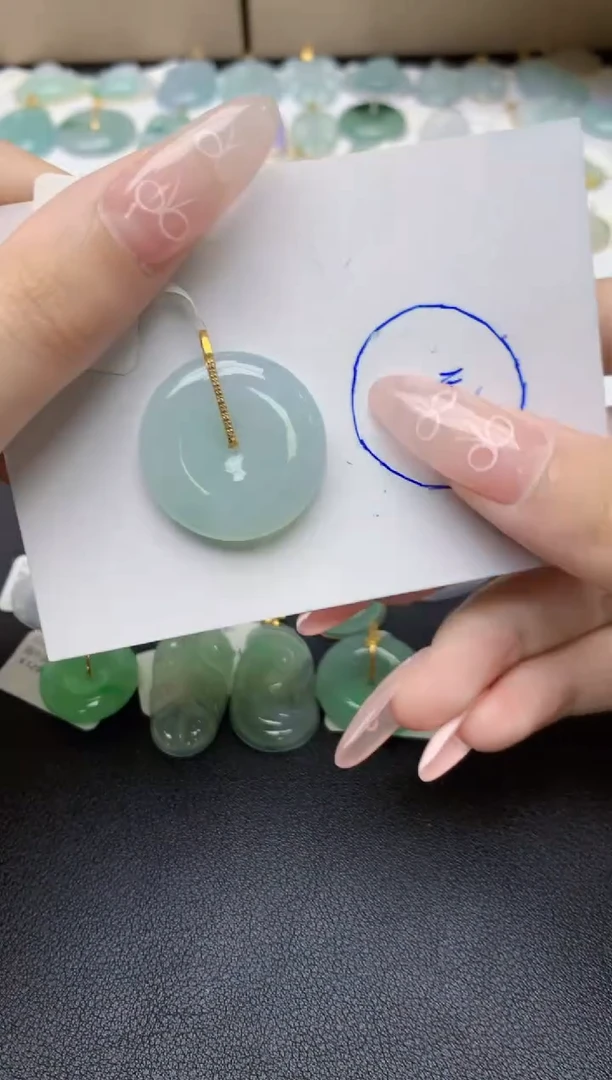 翡翠18K金镶嵌颈饰天然翡翠A货