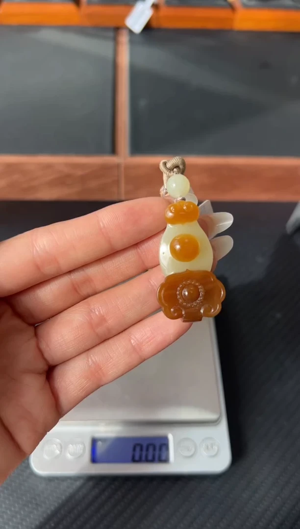 吊坠(赠链)未镶嵌和田玉若羌微色差