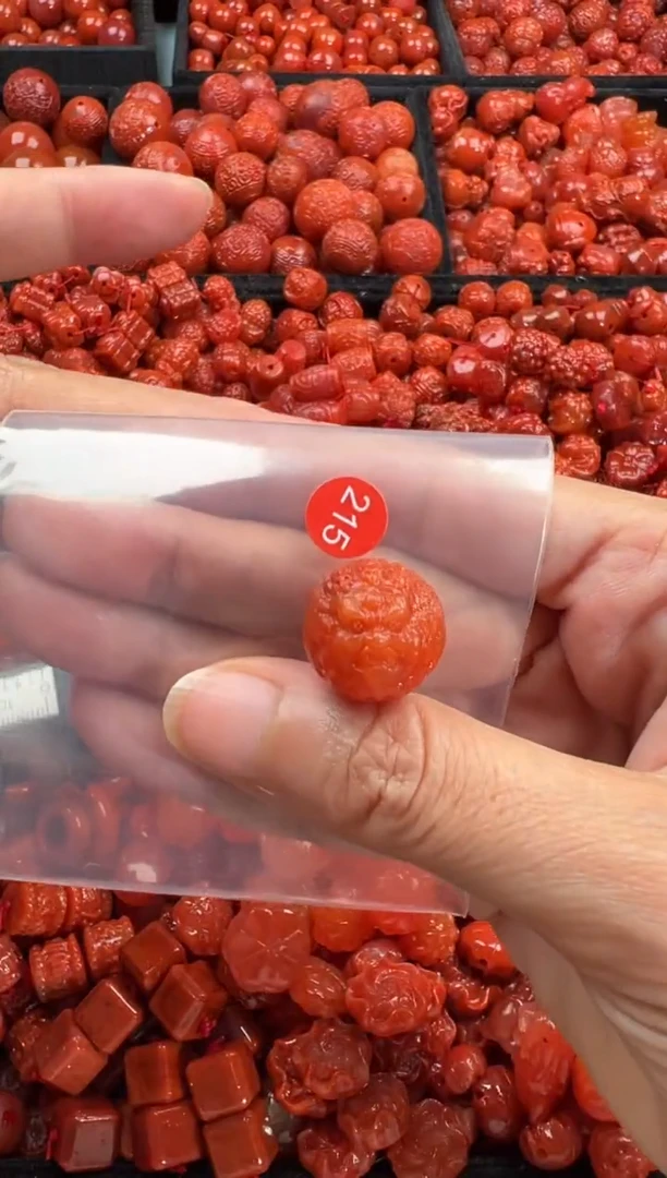 南红玛瑙未镶嵌颈饰1