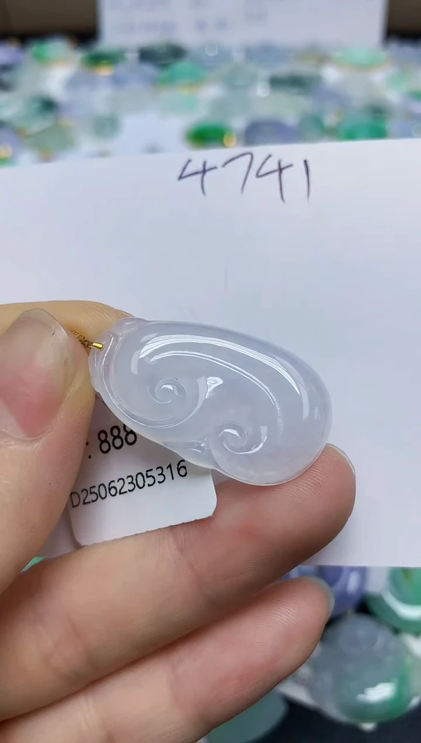 翡翠18K金镶嵌颈饰天然缅甸翡翠A货