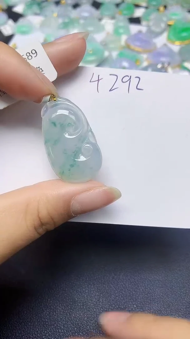 翡翠18K金镶嵌颈饰 天然缅甸翡翠A货
