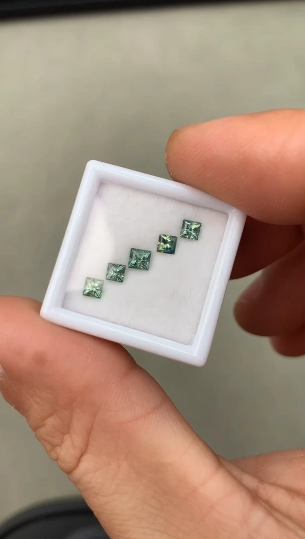 【闪购商品】定制蓝宝石裸石未镶嵌1.23ct 兰卡老烧绿蓝宝一盒
