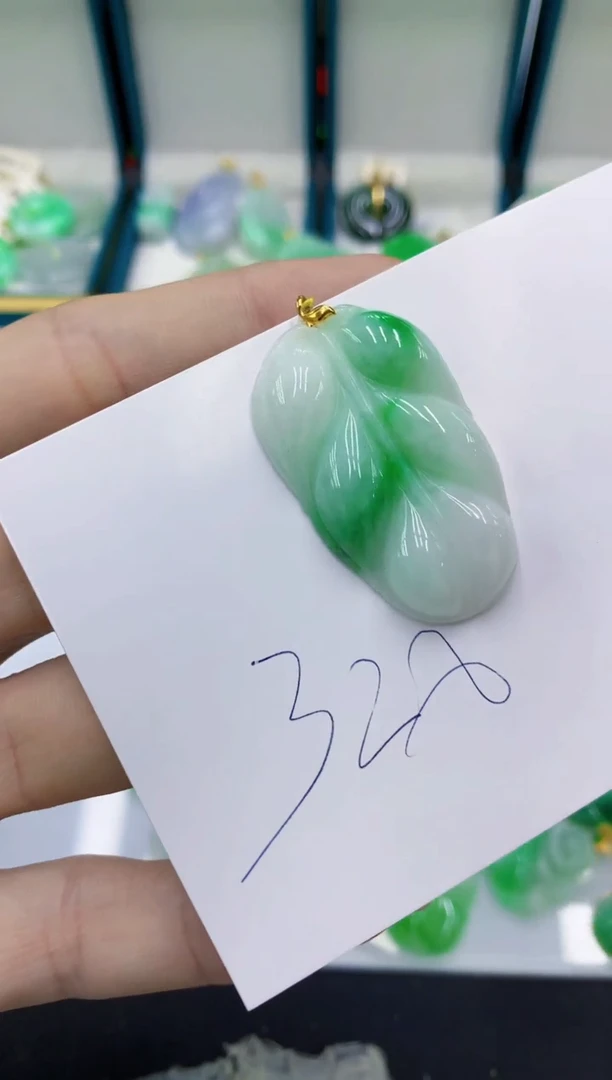 翡翠挂件18K金镶嵌翡翠