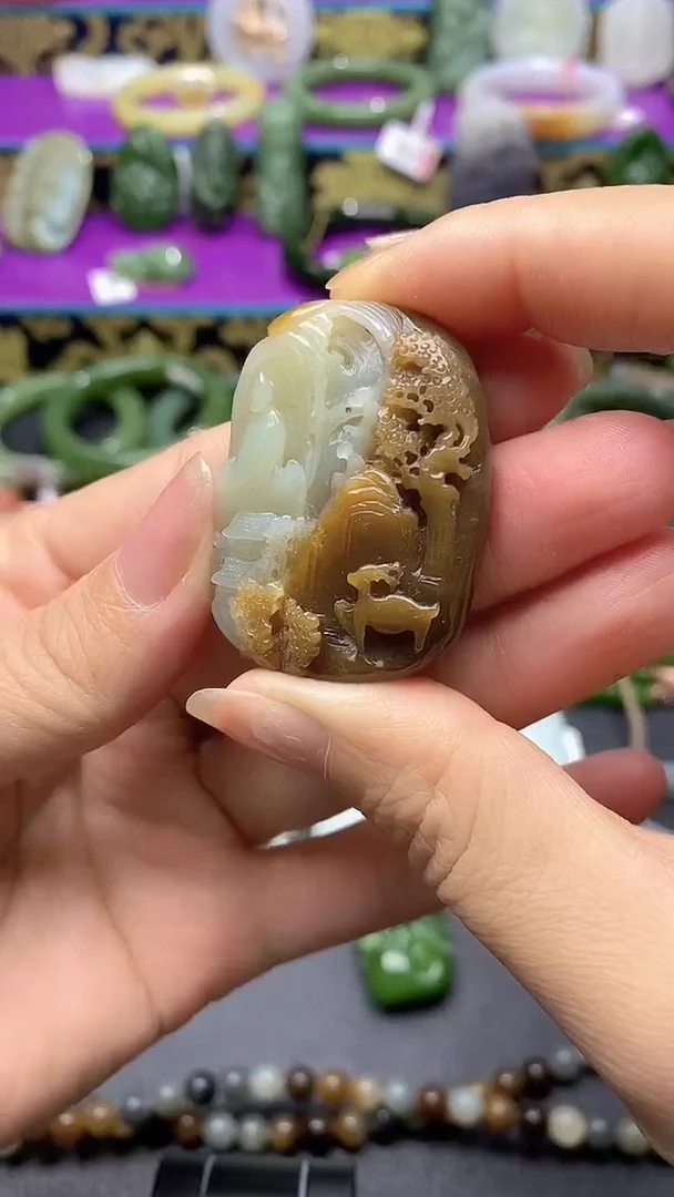 和田玉（糖玉）未镶嵌颈饰1