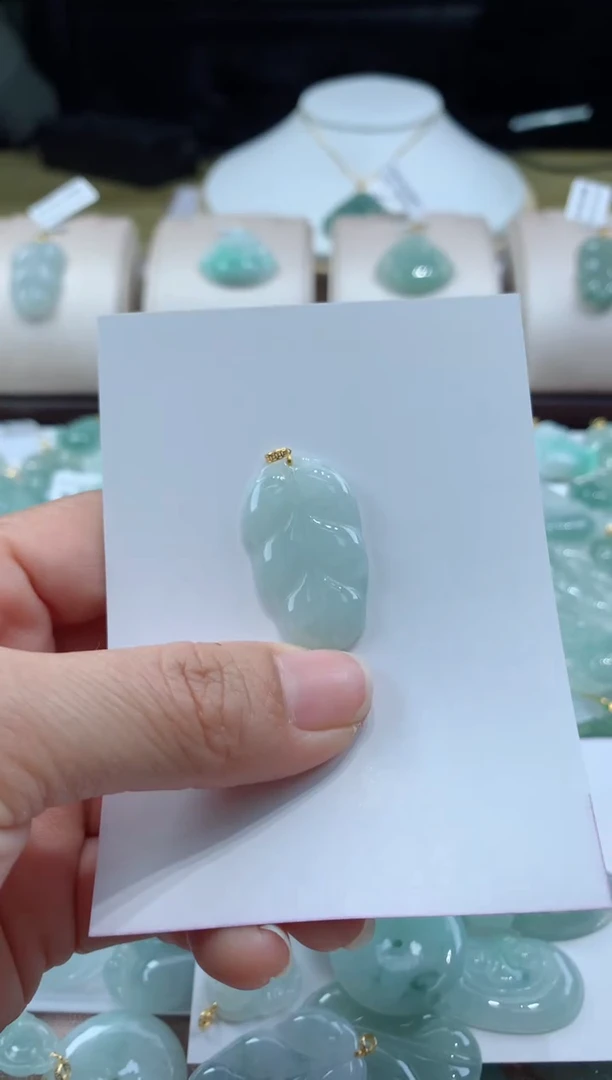 【闪购商品】翡翠颈饰18K金镶嵌天然A货翡翠挂件