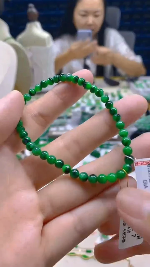 翡翠未镶嵌颈饰新号开播 全场乱卖