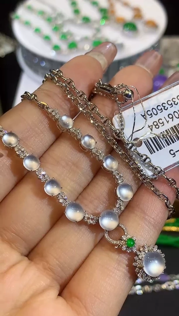 套链18K金镶嵌翡翠SY多样性发其一