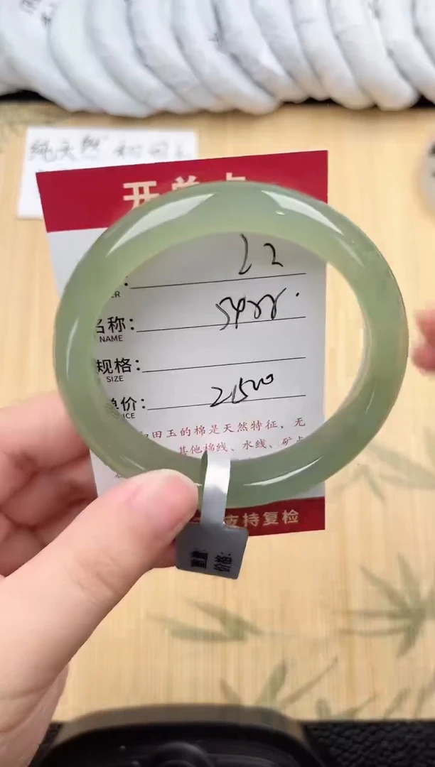 未镶嵌手镯和田玉和田玉手镯微色差22
