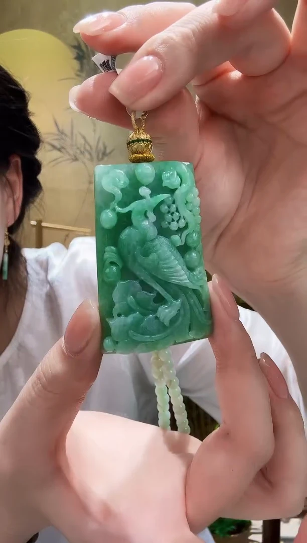 颈饰未镶嵌翡翠吊坠
