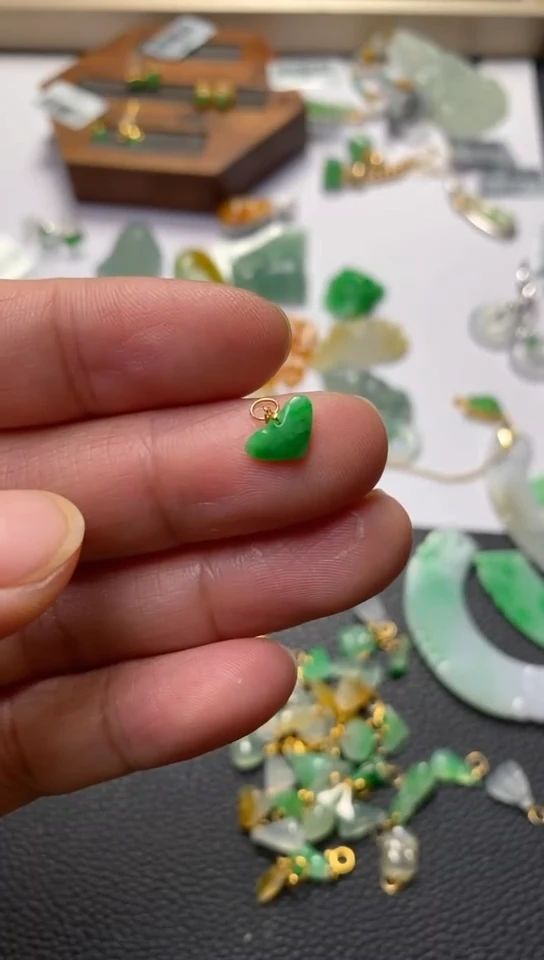 翡翠未镶嵌吊坠(不含链)翡翠净货32638