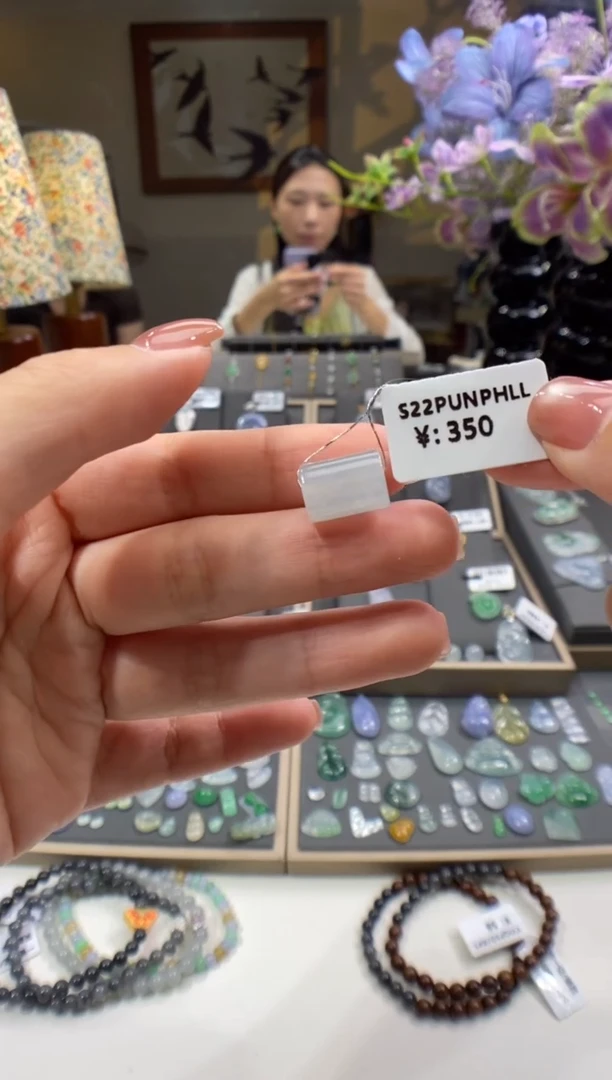 翡翠未镶嵌颈饰路路通