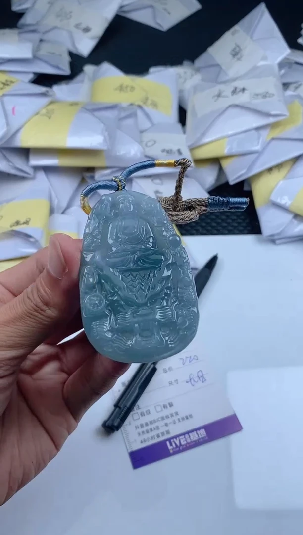 翡翠未镶嵌颈饰