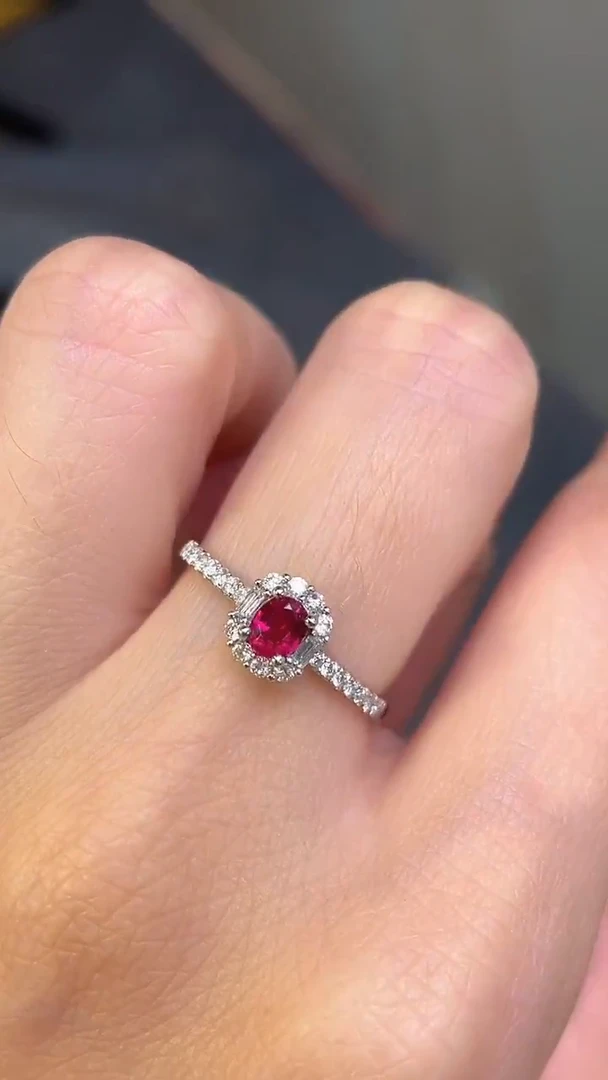 铂Pt950镶嵌戒指红宝石主石：0.33ct