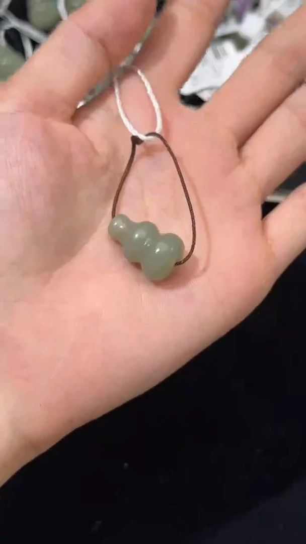 吊坠(不含链)未镶嵌和田玉若羌青白玉微色差吊坠