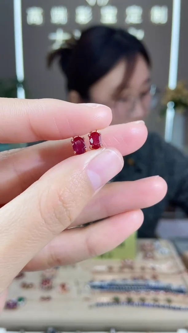 【闪购商品】红宝石耳饰银S925镶嵌耳饰