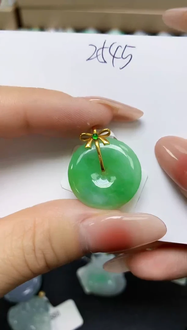 翡翠18K金镶嵌颈饰 天然缅甸翡翠A货