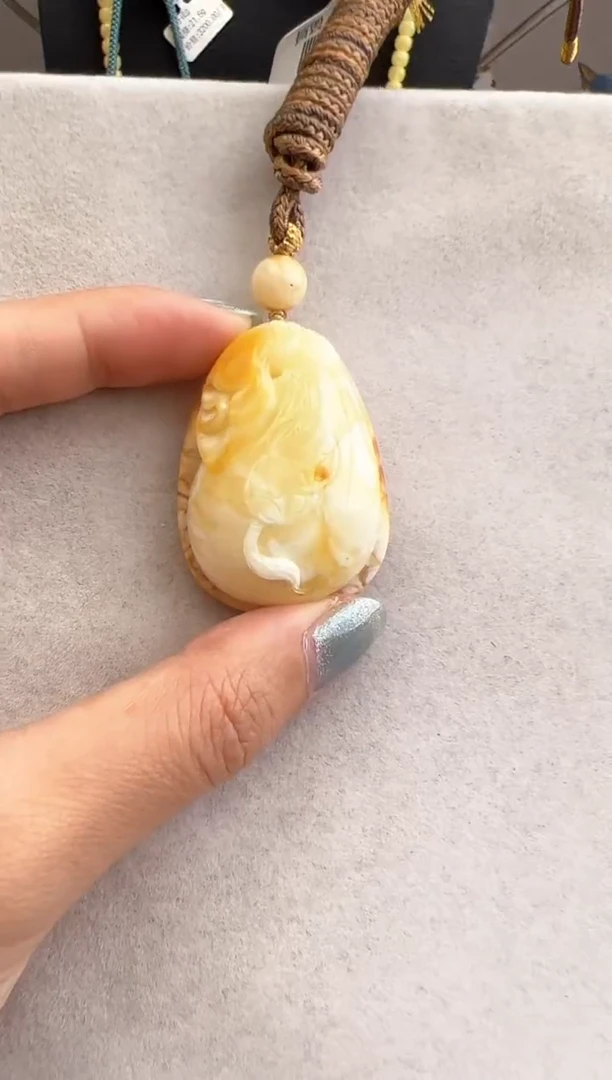【闪购商品】琥珀裸石未镶嵌10220027-特价吊坠