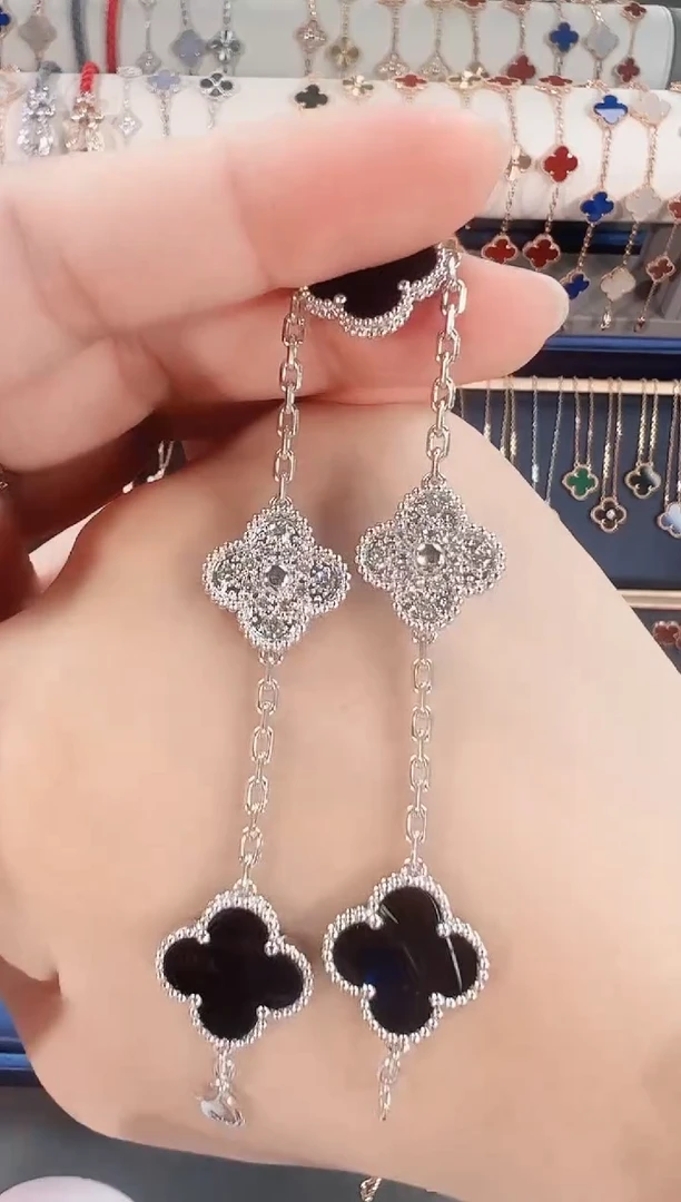 【闪购商品】钻石手链18K金镶嵌18k熊猫3+2手链