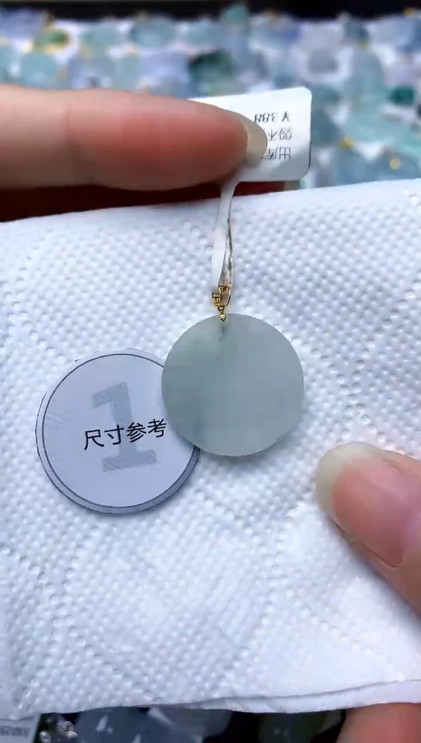 颈饰18K金镶嵌翡翠天然A货翡翠