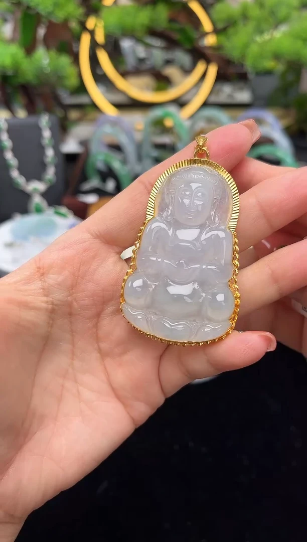 颈饰18K金镶嵌翡翠吊坠