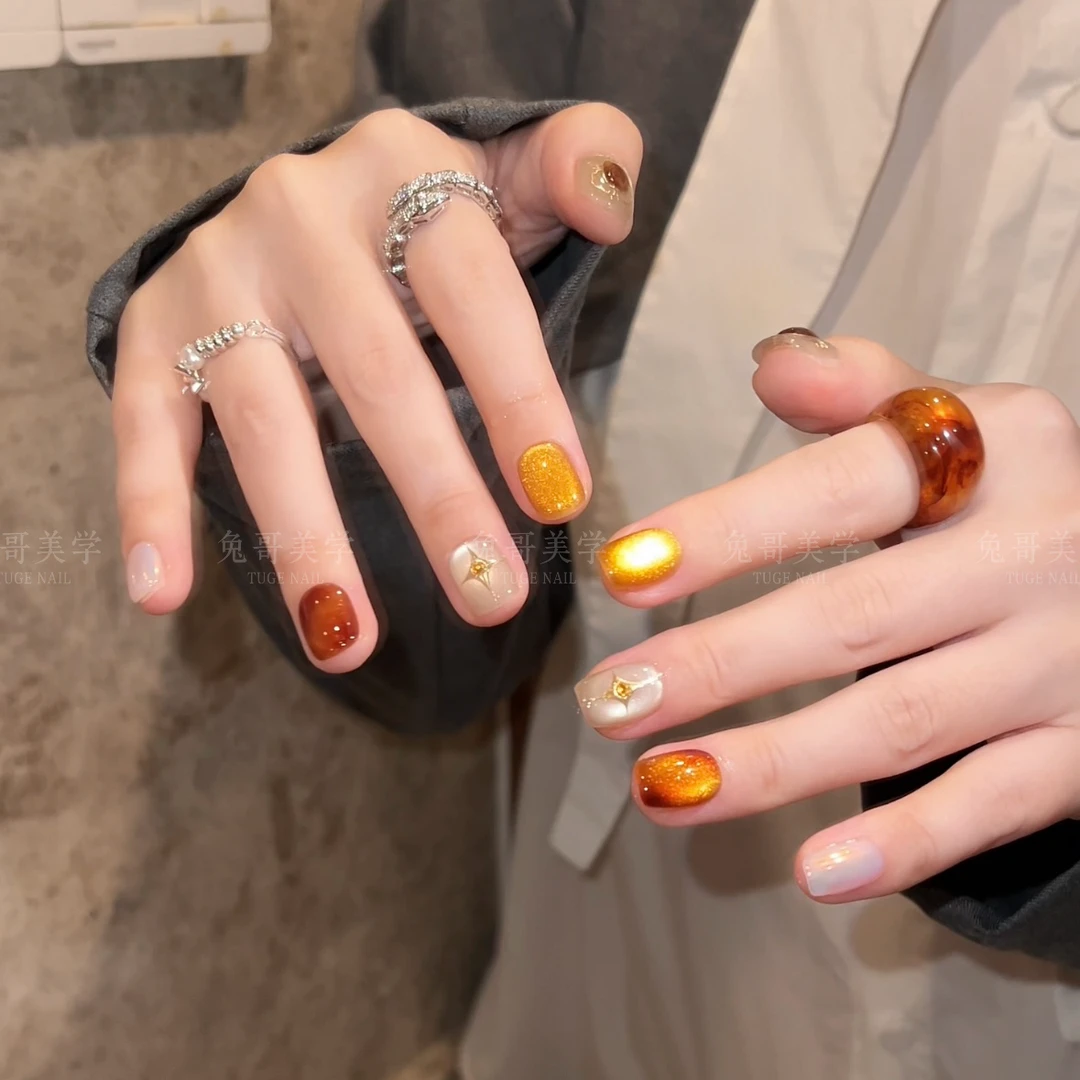 TugeNail“倪克斯”高定秋琥珀流光手绘金橘色调猫眼穿戴甲TGY923