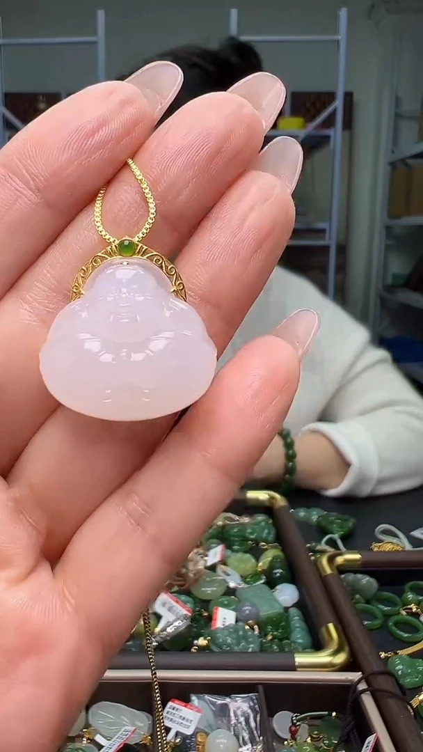 颈饰18K金镶嵌和田玉(多样性发货.发其一）11.07.55