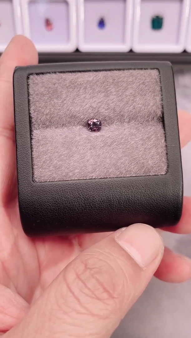 未镶嵌裸石尖晶石0.6