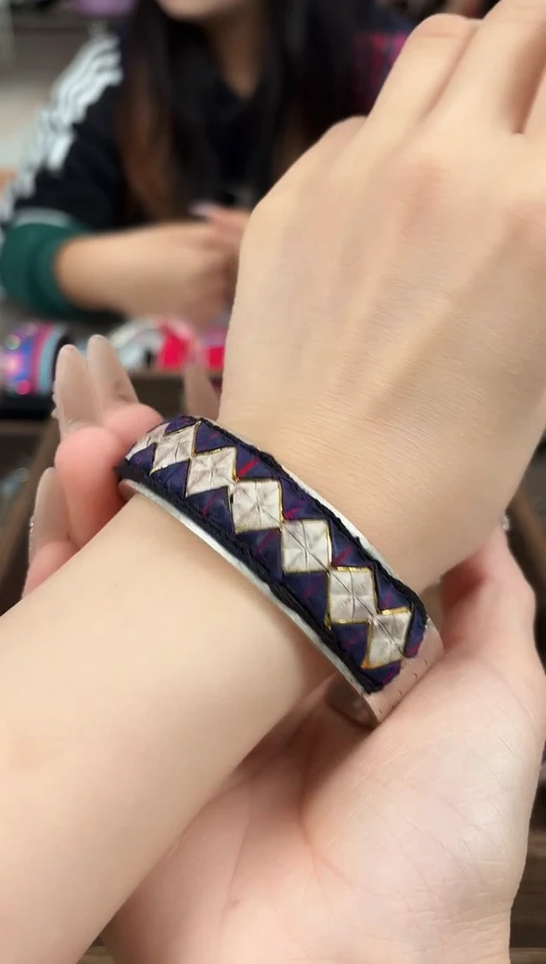 织绣民族风非遗老绣饰品621