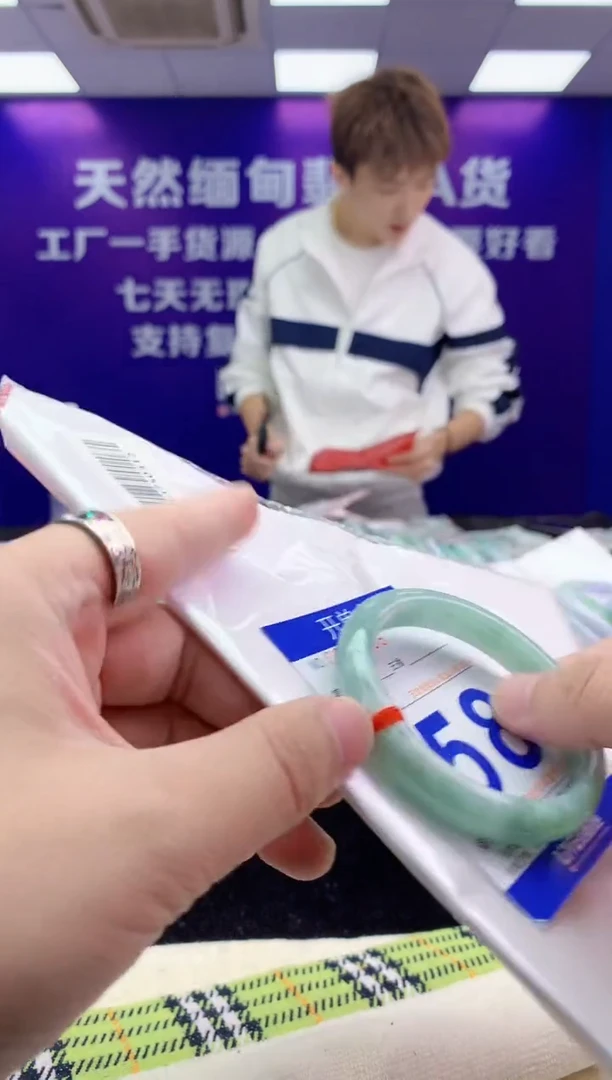 未镶嵌手镯翡翠AAAAAAAAAAAA