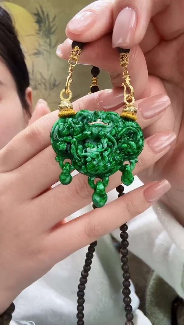 颈饰未镶嵌翡翠吊坠