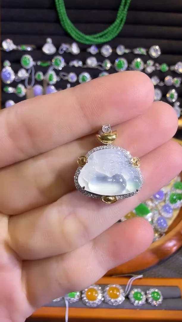 翡翠18K金镶嵌吊坠(赠链)玻璃种极光白小财神吊坠