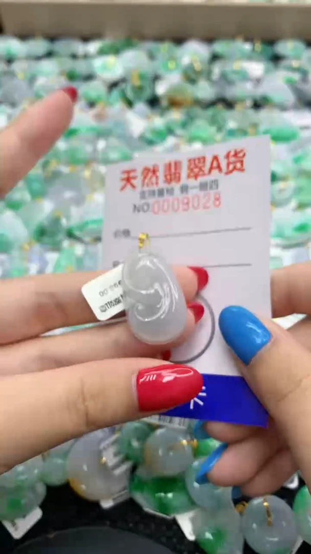 翡翠18K金镶嵌颈饰1111111111