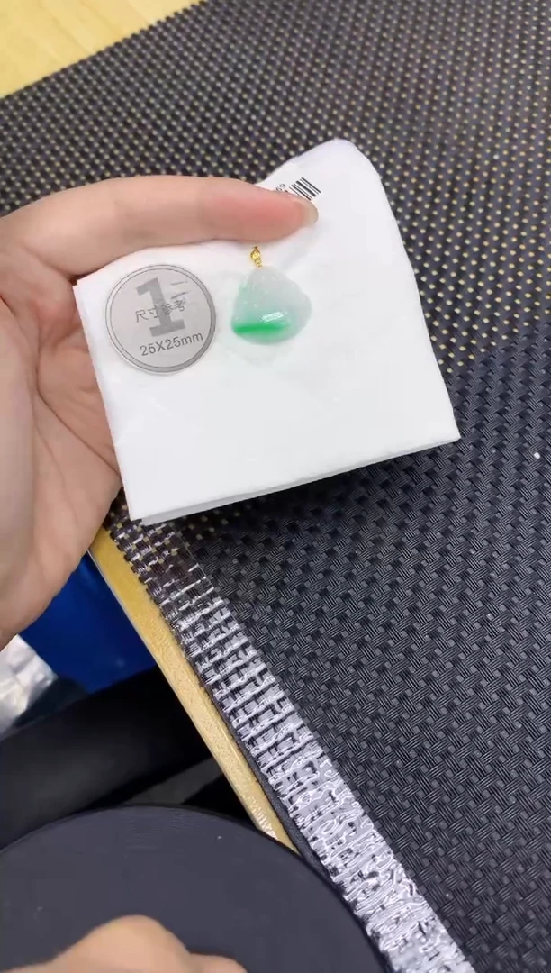 颈饰18K金镶嵌翡翠1111111