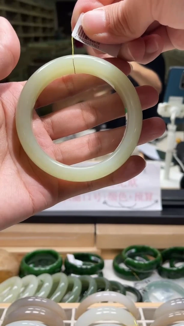 未镶嵌手镯和田玉56-57圈口 4301