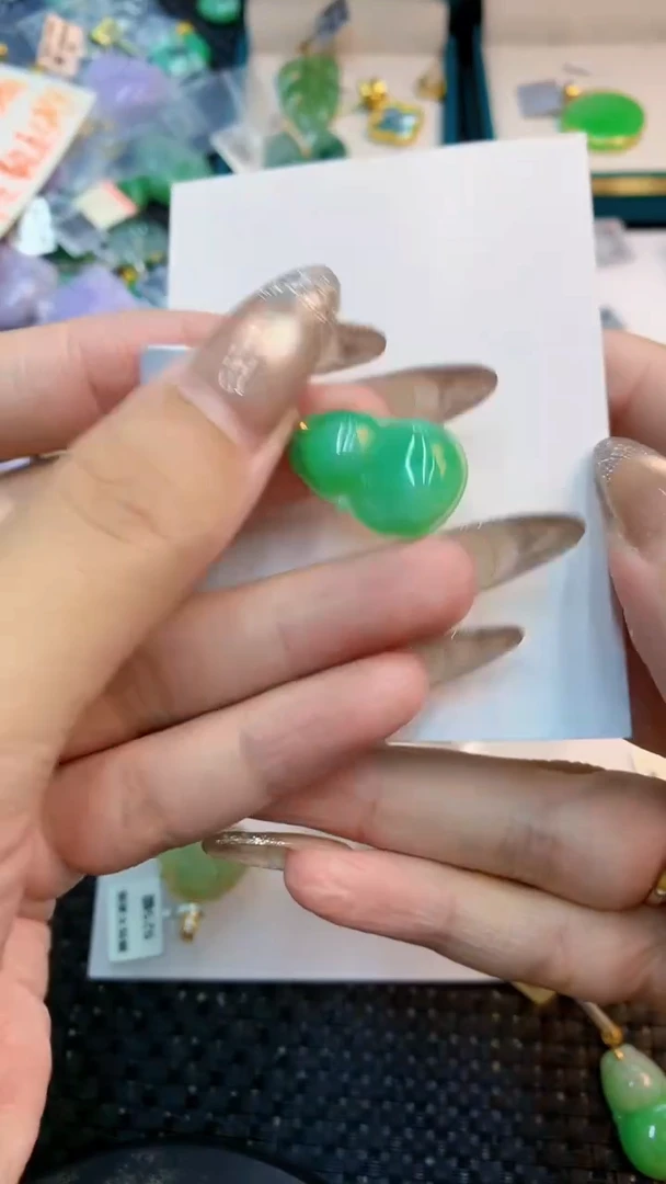 颈饰18K金镶嵌翡翠1