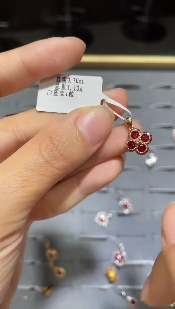 吊坠(不含链)18K金镶嵌红宝石1